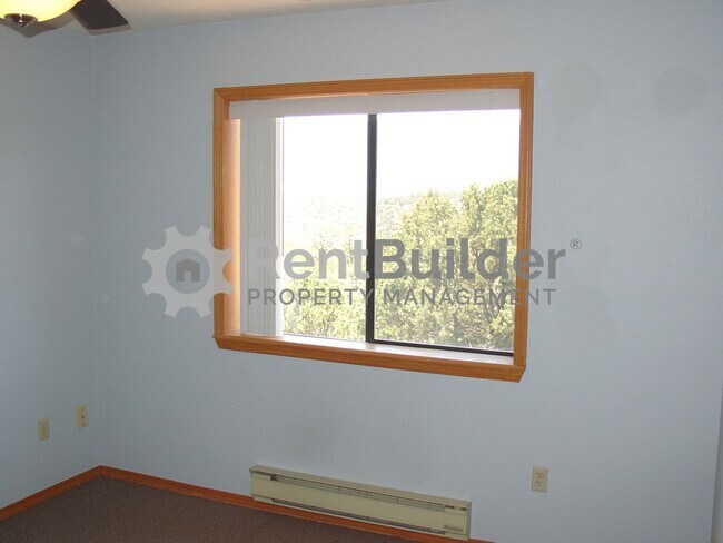 Building Photo - ***WINTER SPECIAL - LOWER RENT FOR 18 MONTH LEASE***