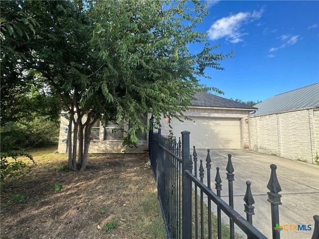 Building Photo - 2263 Kensington Way