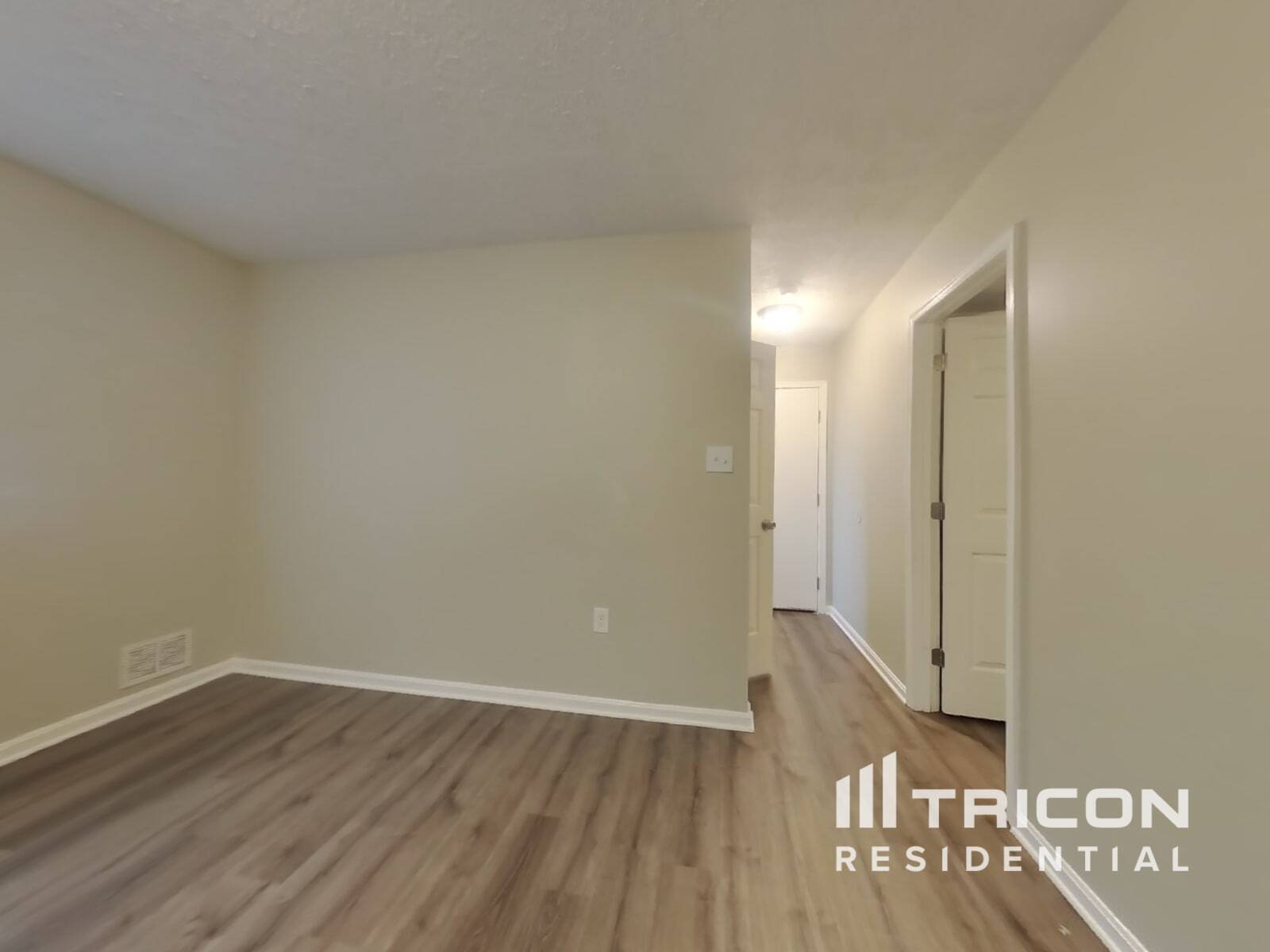Building Photo - 1350 Redwood Cir