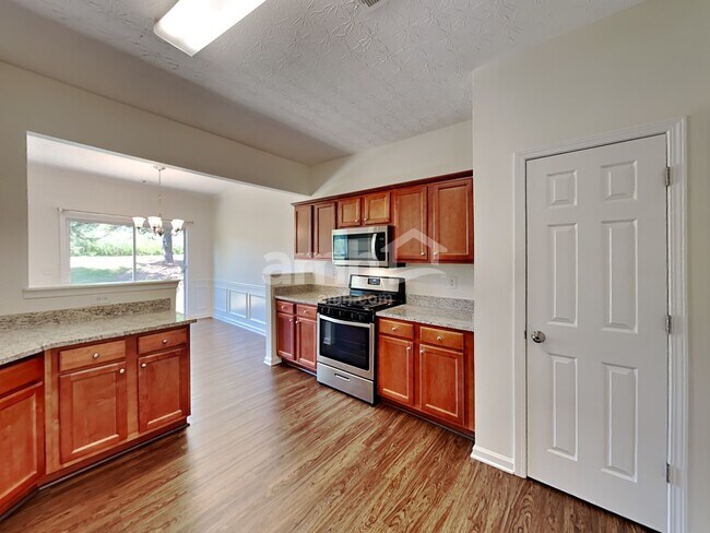Building Photo - 908 Gardenia Curve
