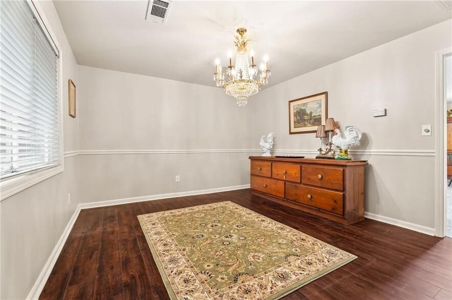 Building Photo - 4040 Summit Dr