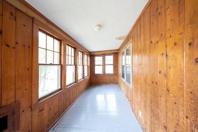 Building Photo - 1084 Sims Ave