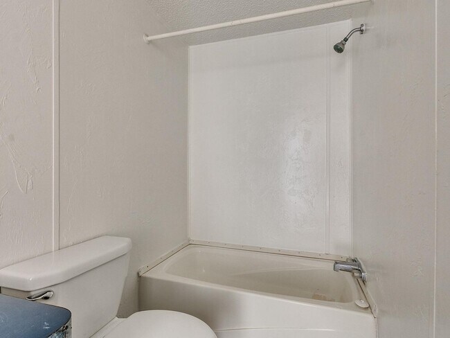 Building Photo - 3bed/2bath Mobile Home Available on 1.3 Acres in Noble!