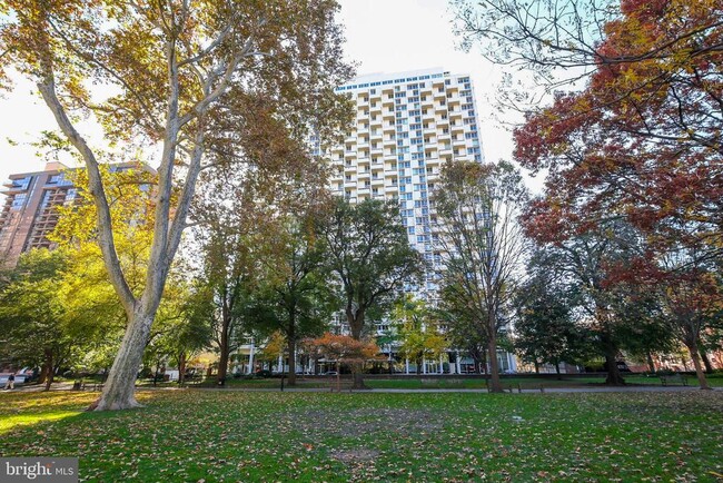 Building Photo - 604-36 S Washington Square