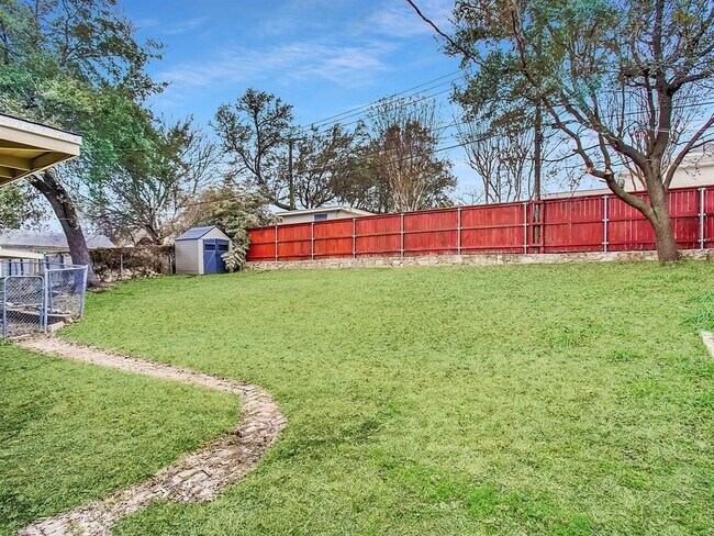 Building Photo - 2307 Tower Dr