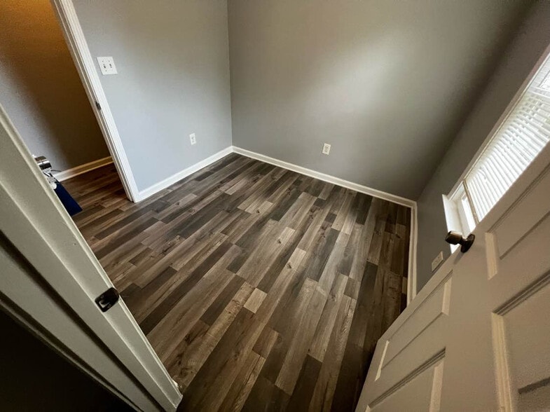 Building Photo - Room in Duplex on Jones Ave NW