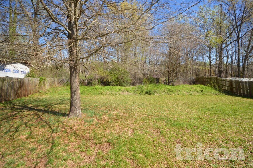 Building Photo - 4136 Red Shed Ln