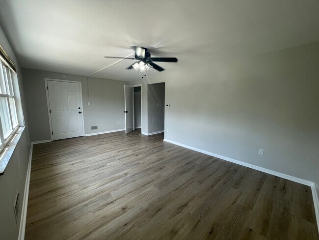 Building Photo - 112 Woodlawn Ave