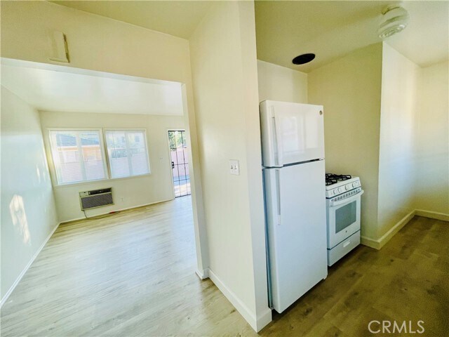 Building Photo - 731 S Almansor St