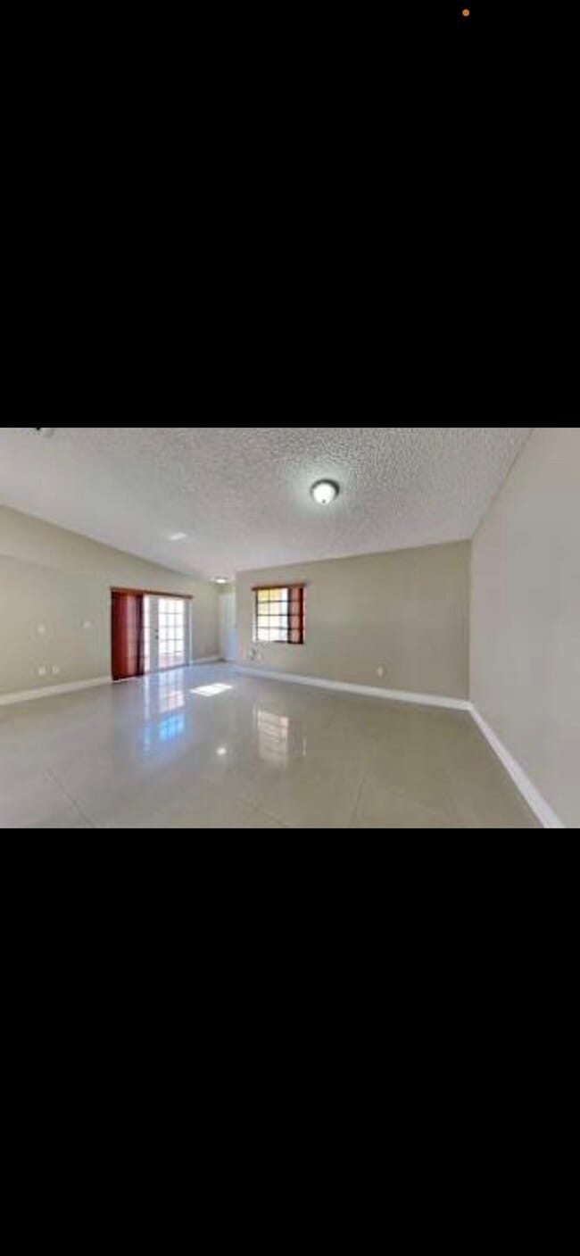 Building Photo - 617 Dunraven Dr