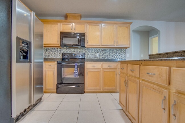 Building Photo - Spacious Pace Home with Office, Fireplace & Pergola