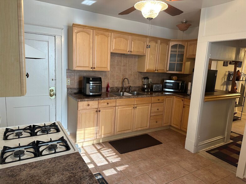 Building Photo - 6515 Bartmer Ave