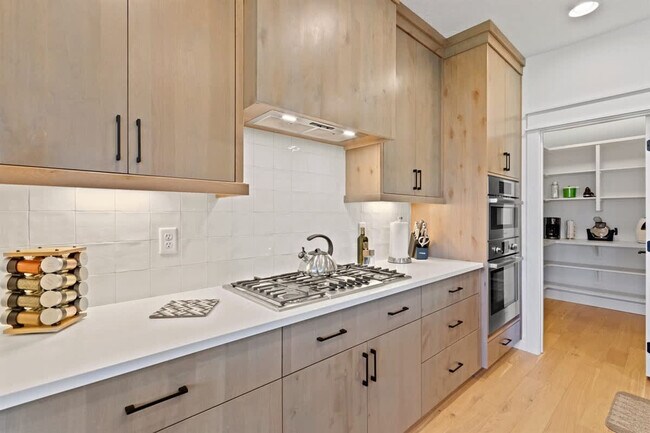 Building Photo - 1213 W Capstone Dr