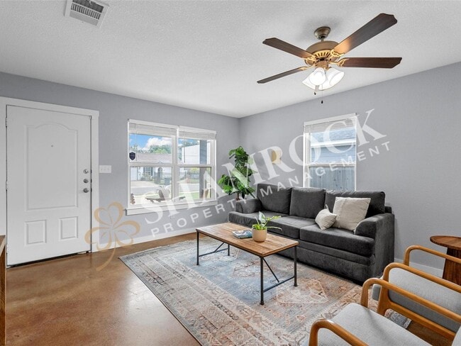 Building Photo - 1107 Primrose Dr