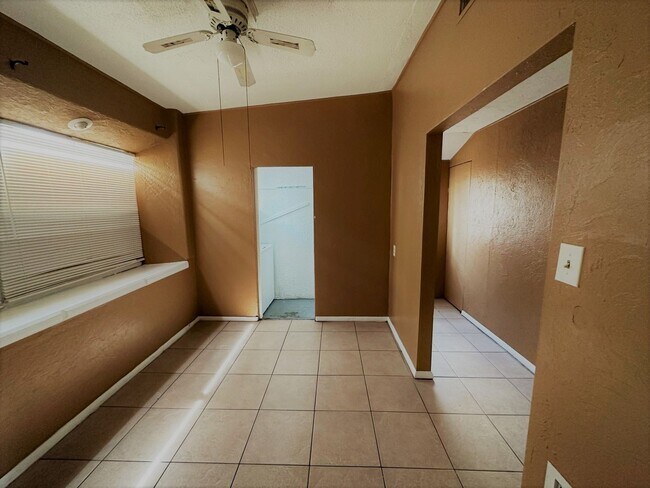 Building Photo - Lovely 3 bedrooms 1 bath single-family home located in Orlando FL!