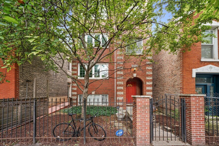 Building Photo - 1028 N Wolcott Ave