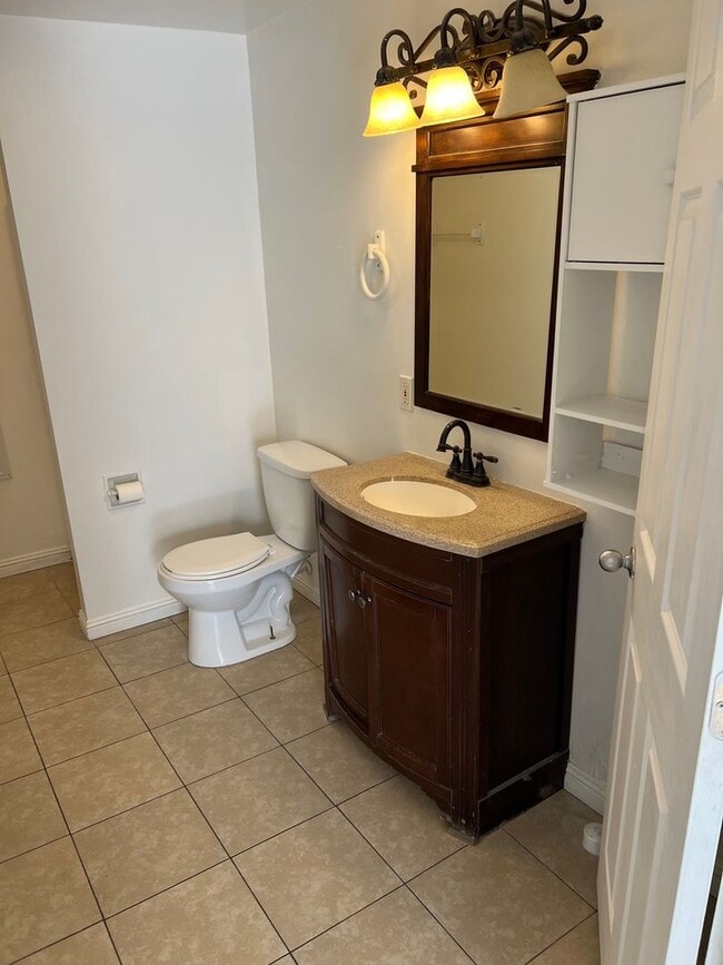 Building Photo - 815 Dameron Dr