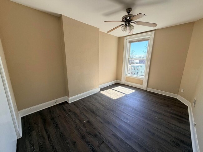 Building Photo - 2 Bed - 1 Bath Beautiful Apartment in Center Square, Albany.