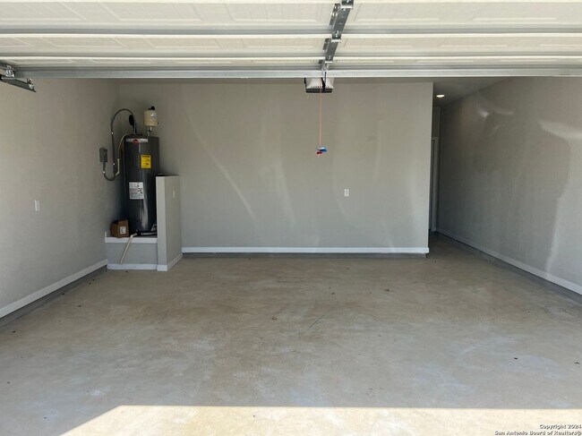 Building Photo - 121 Nespral Dr