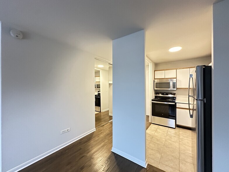 Building Photo - 1349 N Dearborn St