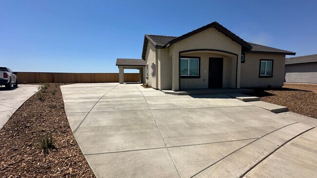 Building Photo - Coyote Run Duplexes 6000