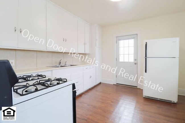 Building Photo - 204 1/2 W Houston