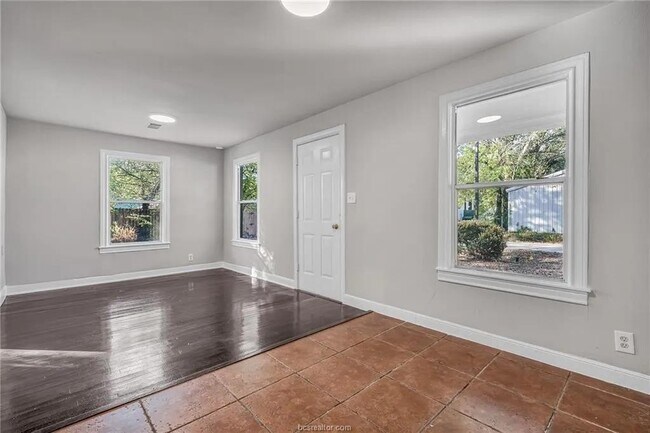 Building Photo - 2707 Cliff St