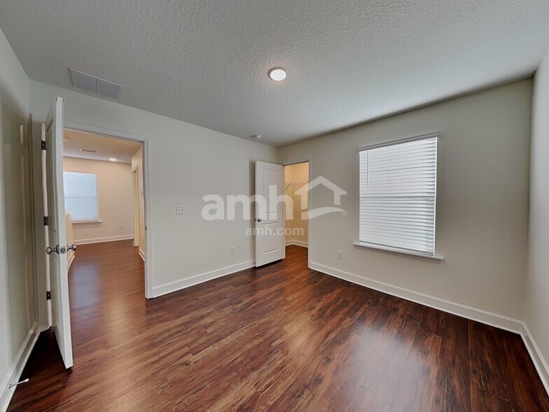 Building Photo - 1010 Tan Tara Trl