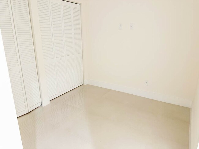 Building Photo - 15901 I