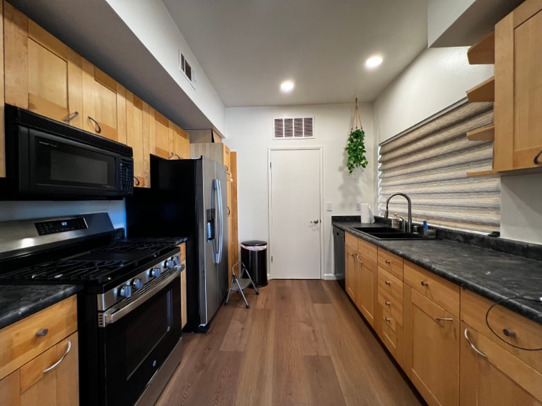 Building Photo - 229 Sunset Dr