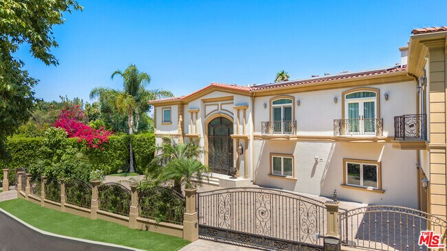 Building Photo - 18047 Karen Dr