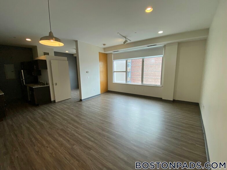 Building Photo - 160 E Berkeley St