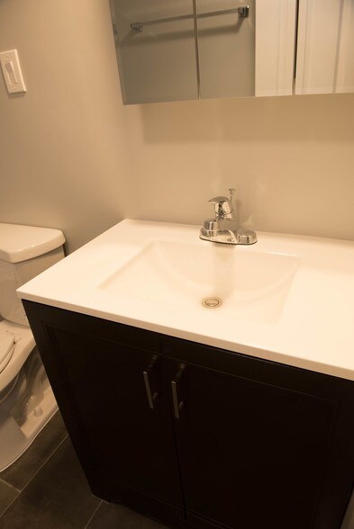 Building Photo - 1301 N Courthouse Rd