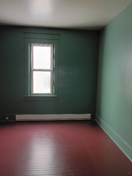 Building Photo - 613 S Ankeny Ave