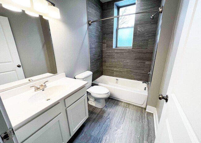 Building Photo - 3216 Bishop St