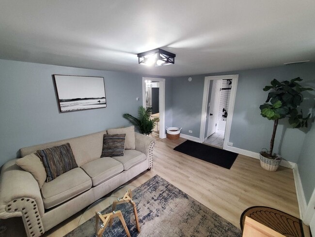 Building Photo - Fully Furnished 3BR Home with Garage & Large Yard – Move-In Ready!