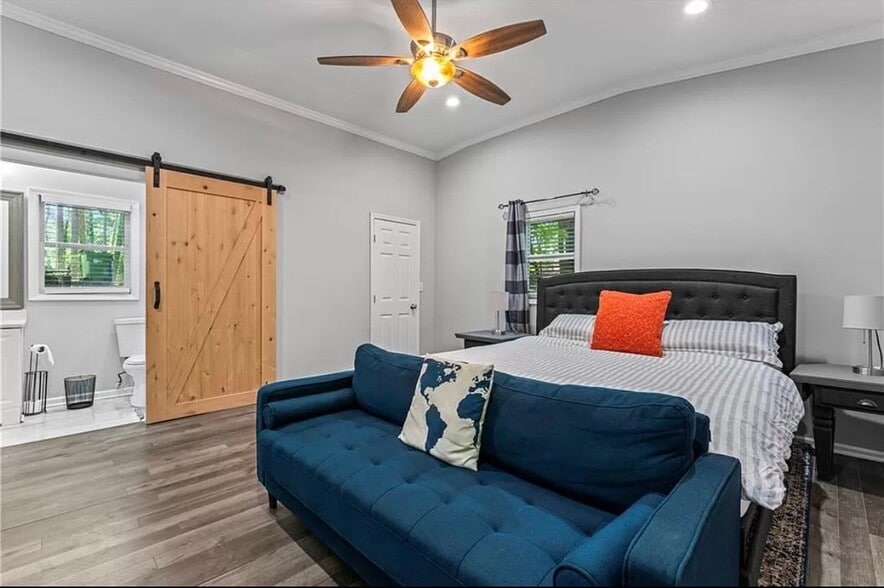 Building Photo - 179 Oak Dr SW