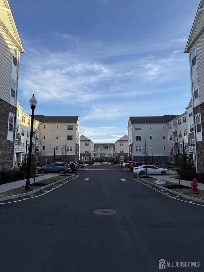 Building Photo - 243 Lohan Dr