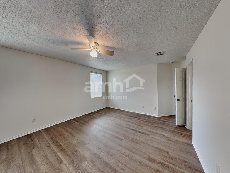 Building Photo - 16136 Shawnee Trl