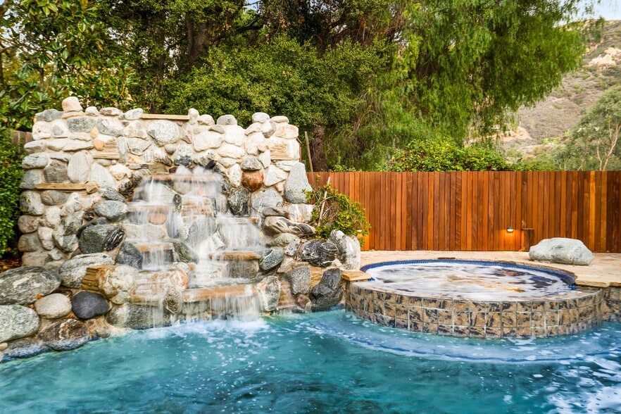 Building Photo - 25736 Punto de Vista Dr