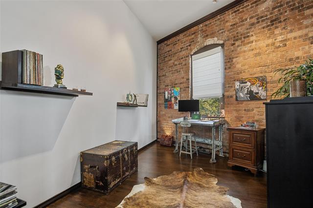 Building Photo - 2220 S Harwood St