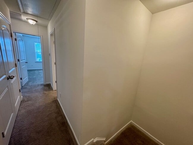 Building Photo - Crosstowne Townhome Available NOW!