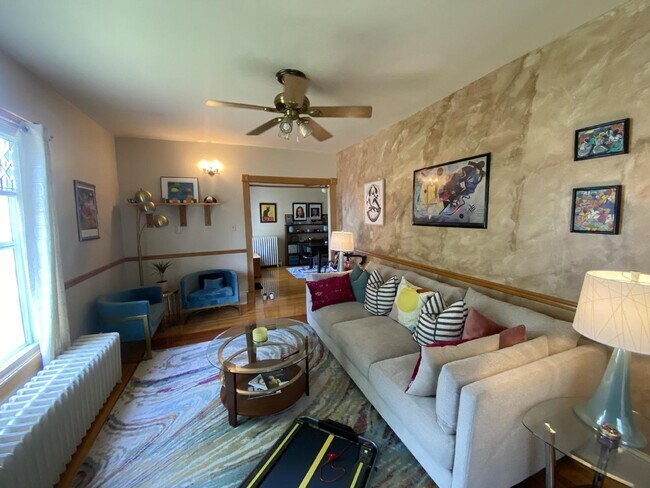 Building Photo - Spacious 1 Bedroom Upper Duplex Near Downtown Eau Claire - Available September 1st!
