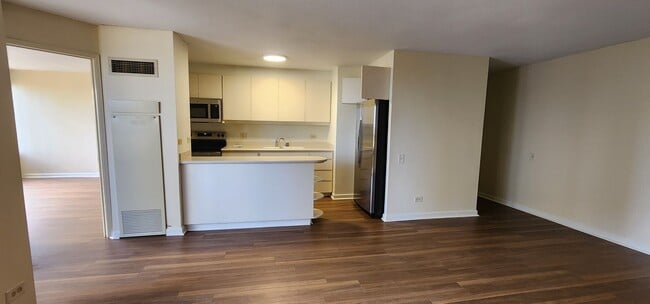 Building Photo - Newly renovated, conveniently located Discovery Bay Gem