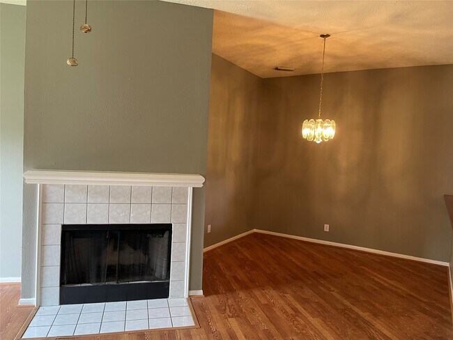 Building Photo - 2922 Russett Pl W