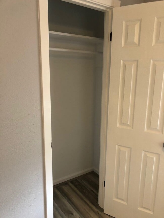 Building Photo - 503 Willow Ave