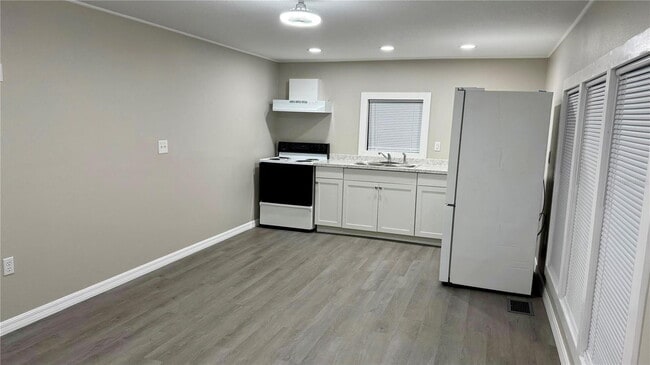 Building Photo - 4502 West Ln