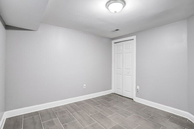 Building Photo - 812 Burns St SE