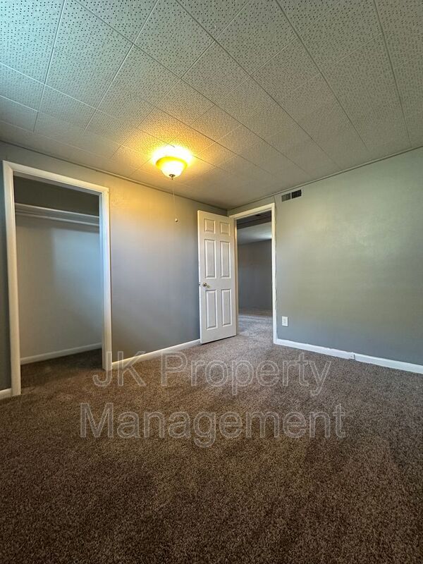 Building Photo - 3810 9th Ave S