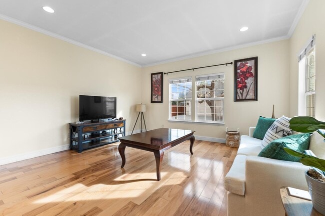 Building Photo - 600 Greeneich Ave